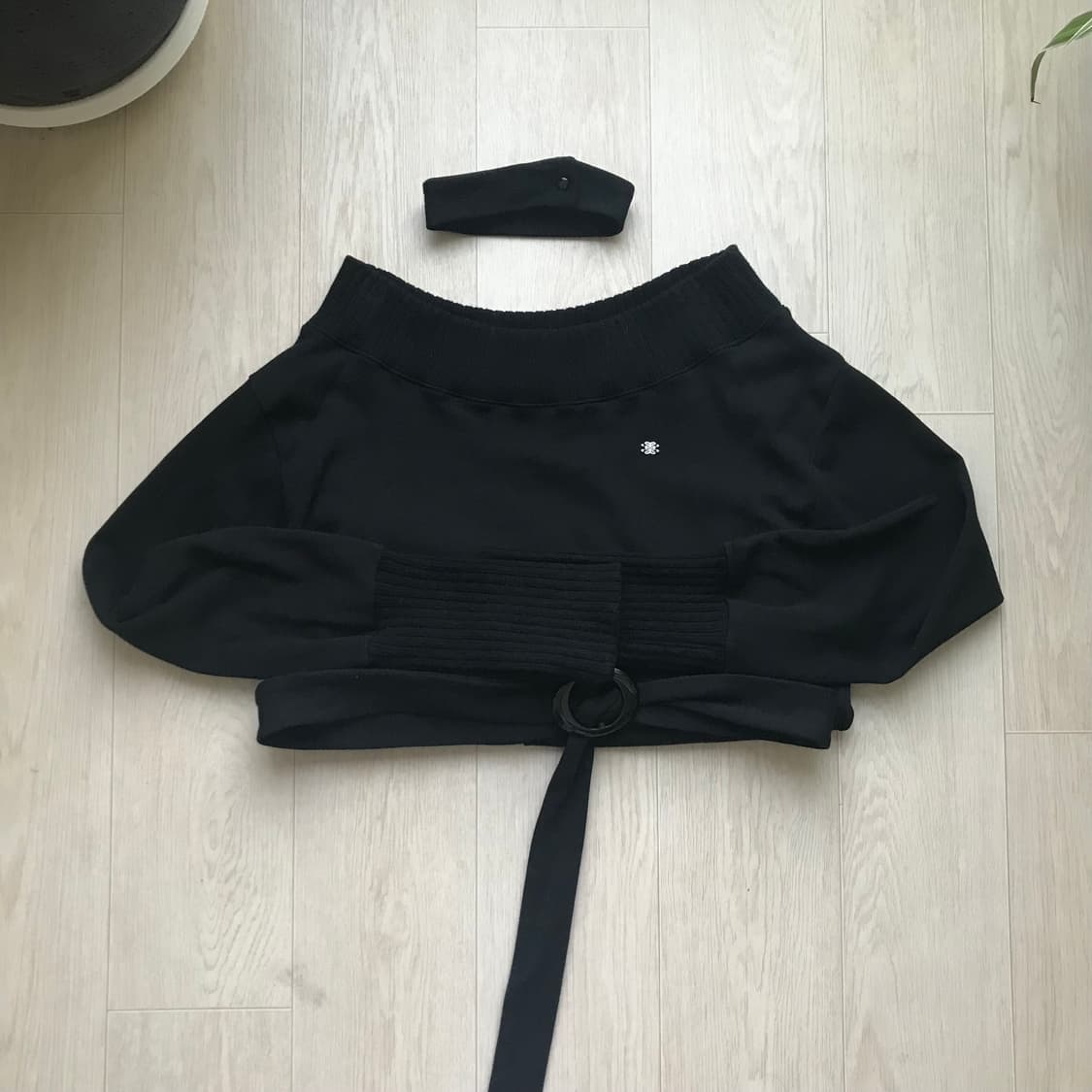 sheismiae 로고 오프숄더 티 상품이미지2