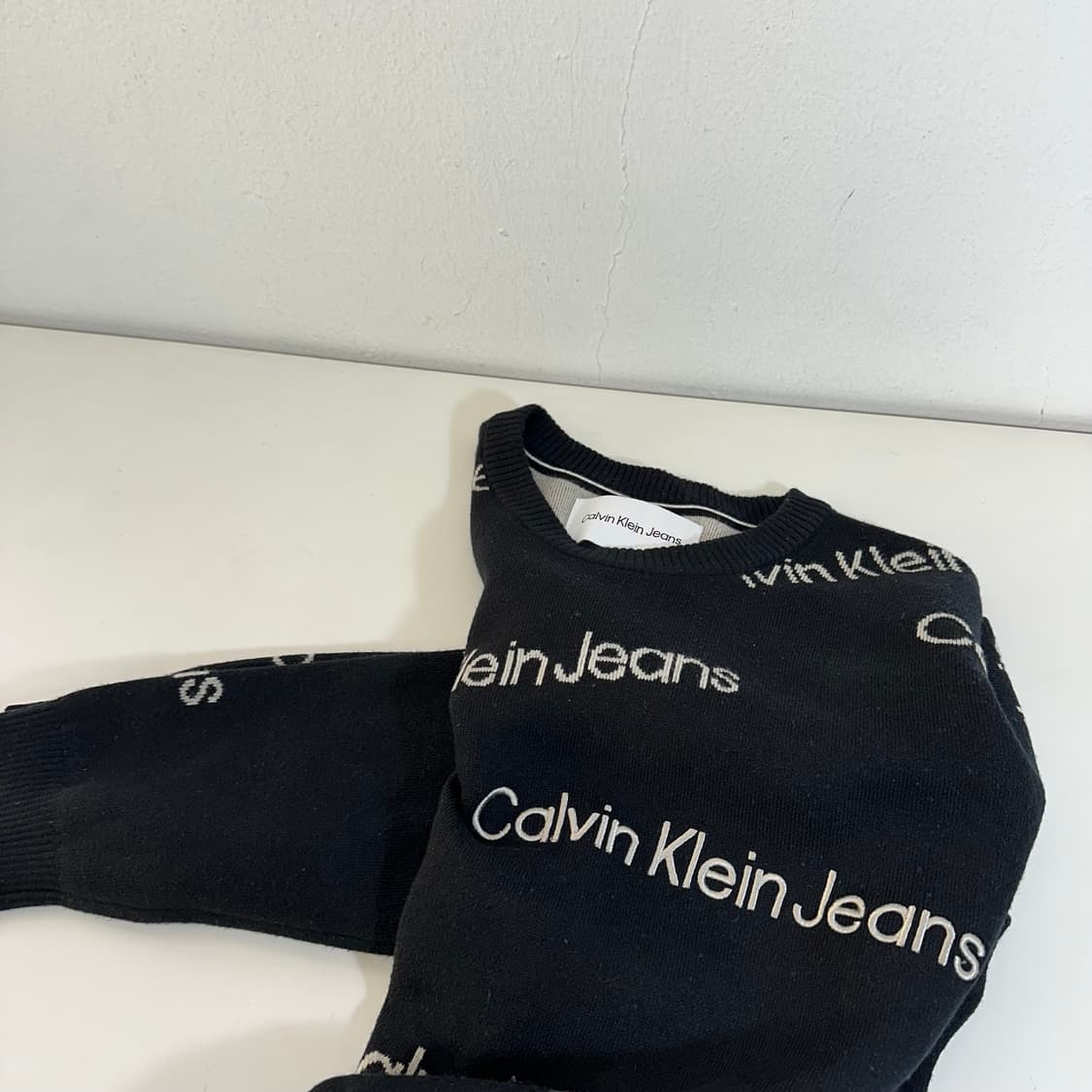 M 켈빈클라인 블랙 멀티로고 라운드니트 상품이미지2