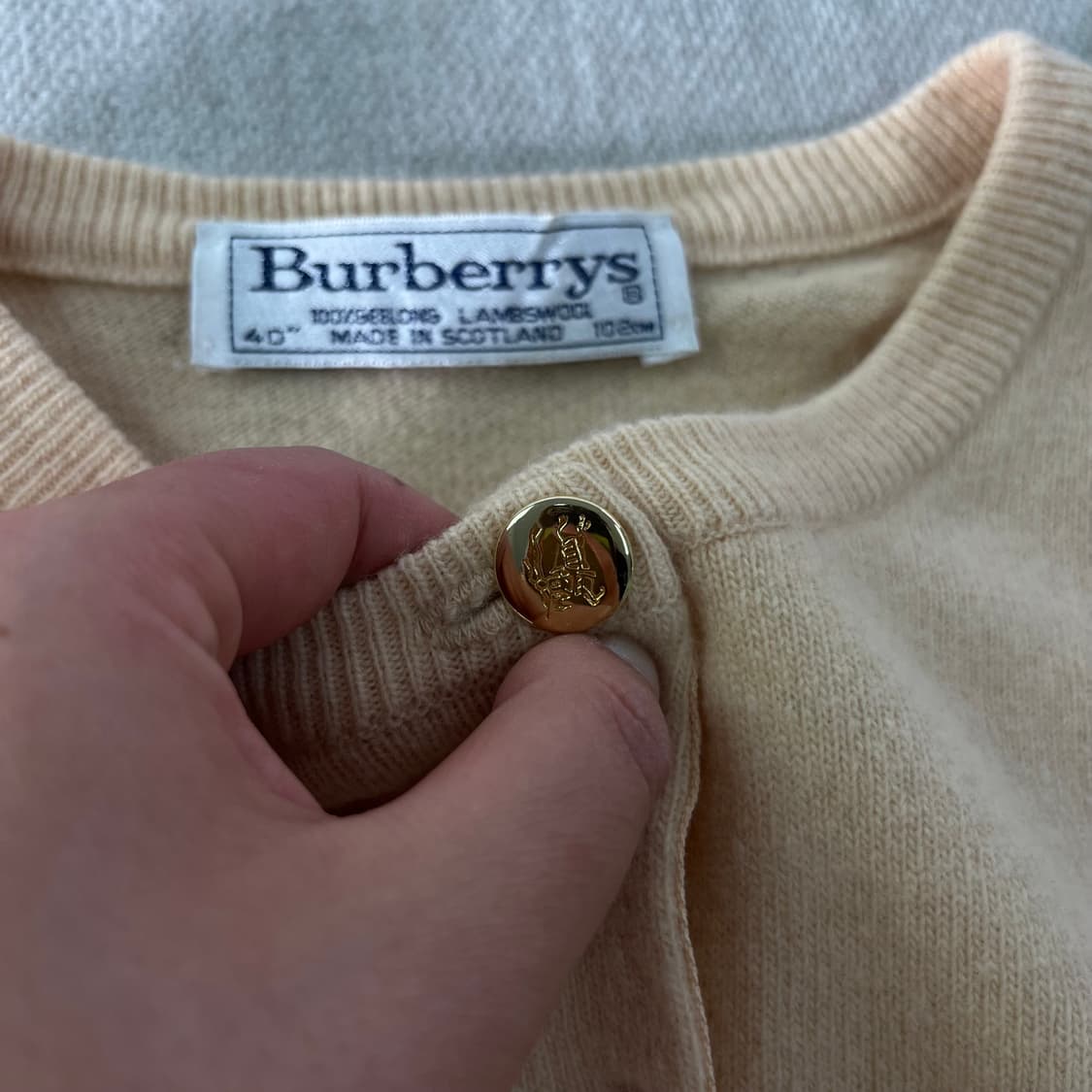 W 95 버버리 금장 기마로고 베이지 울 가디건 상품이미지3