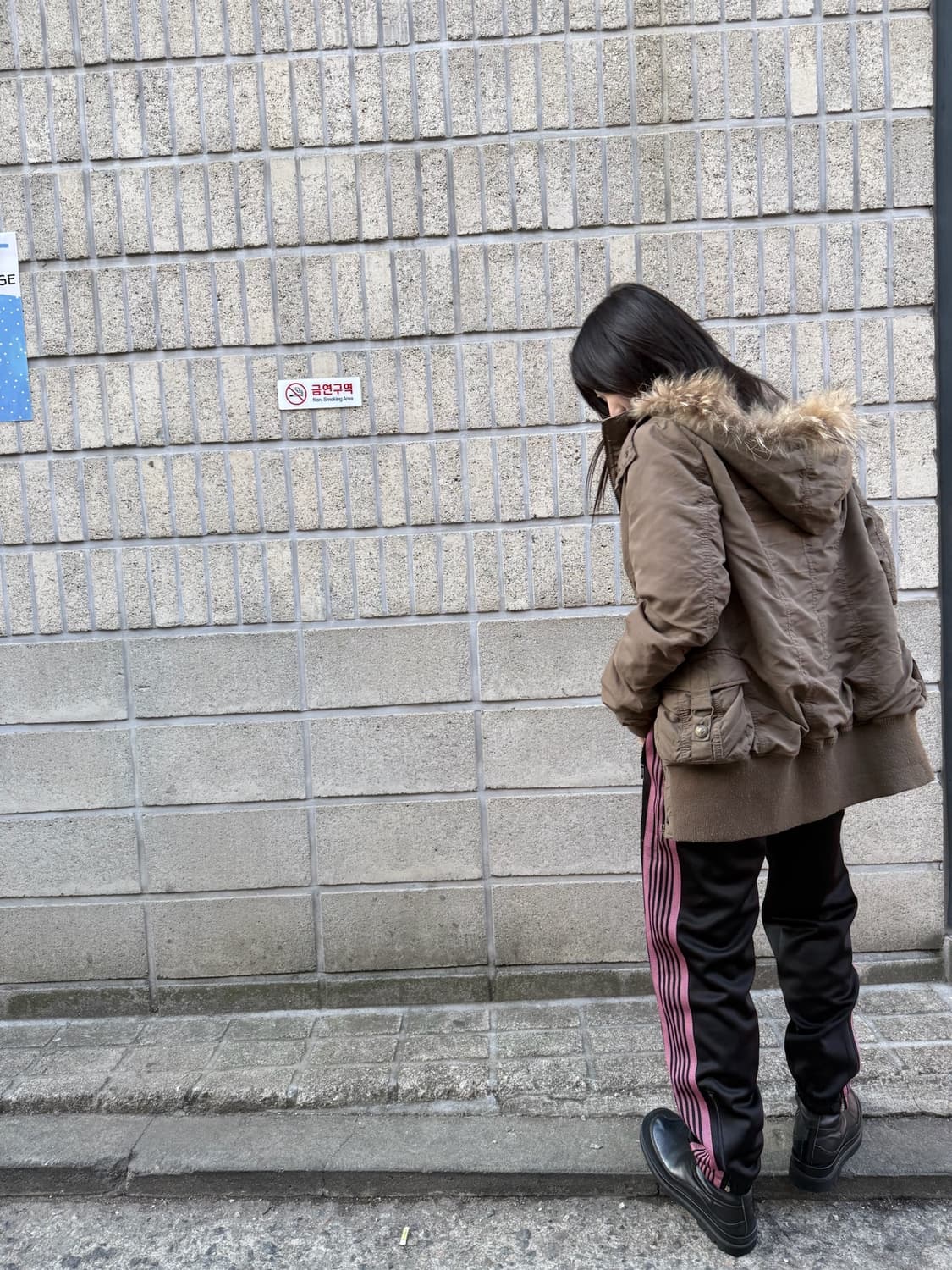 니들스 블랙&핑크 트랙 조거 팬츠 상품이미지1