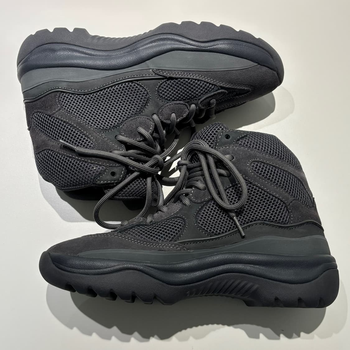 43) 이지 시즌6 데저트 부츠 그래파이트 상품이미지3