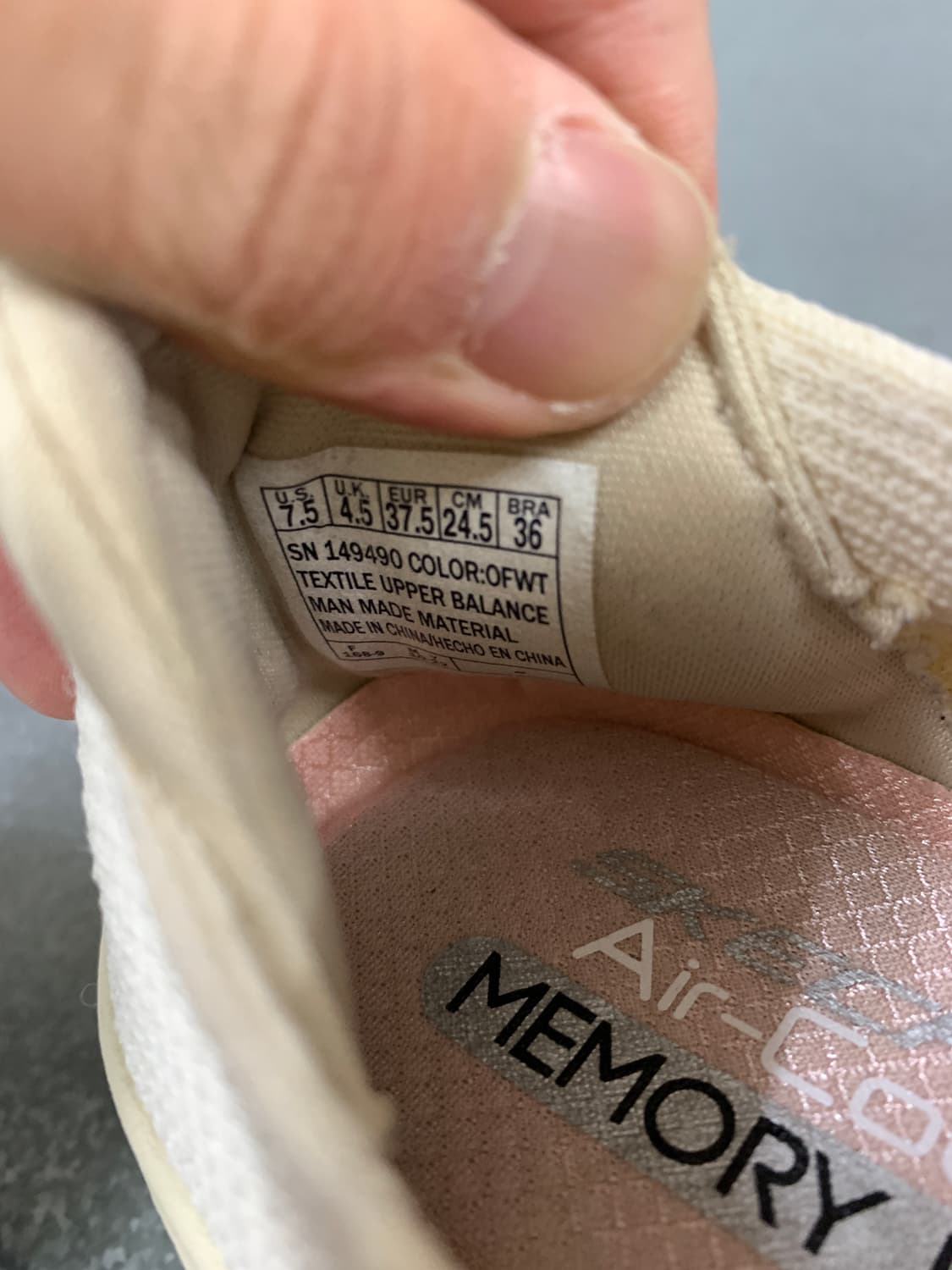 스케쳐스 여성 딜라이트 4.0 슬립온 베이지 245 상품이미지4