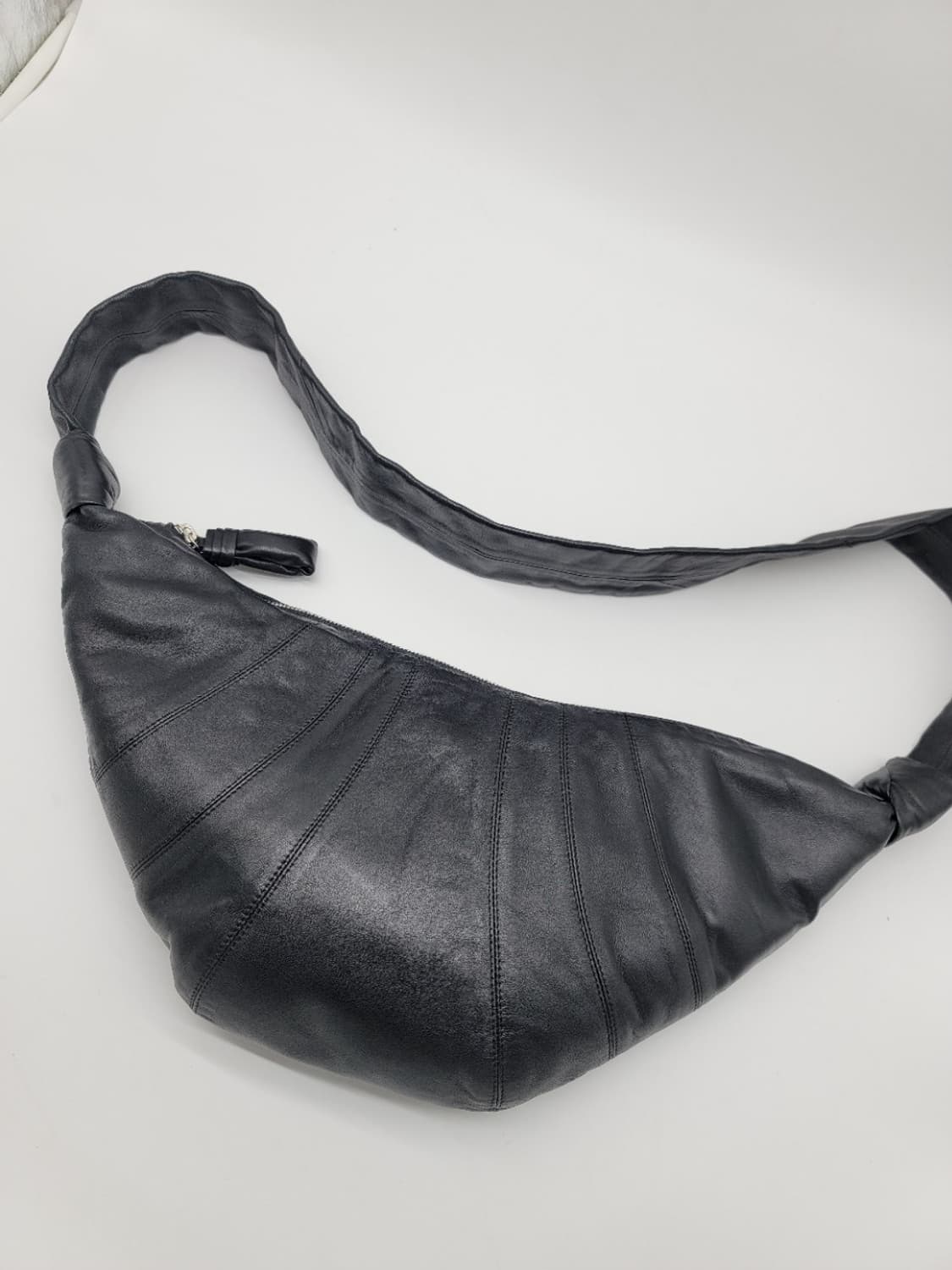 르메르 미디움 크루아상 백 소프트 나파 레더 블랙 상품이미지1