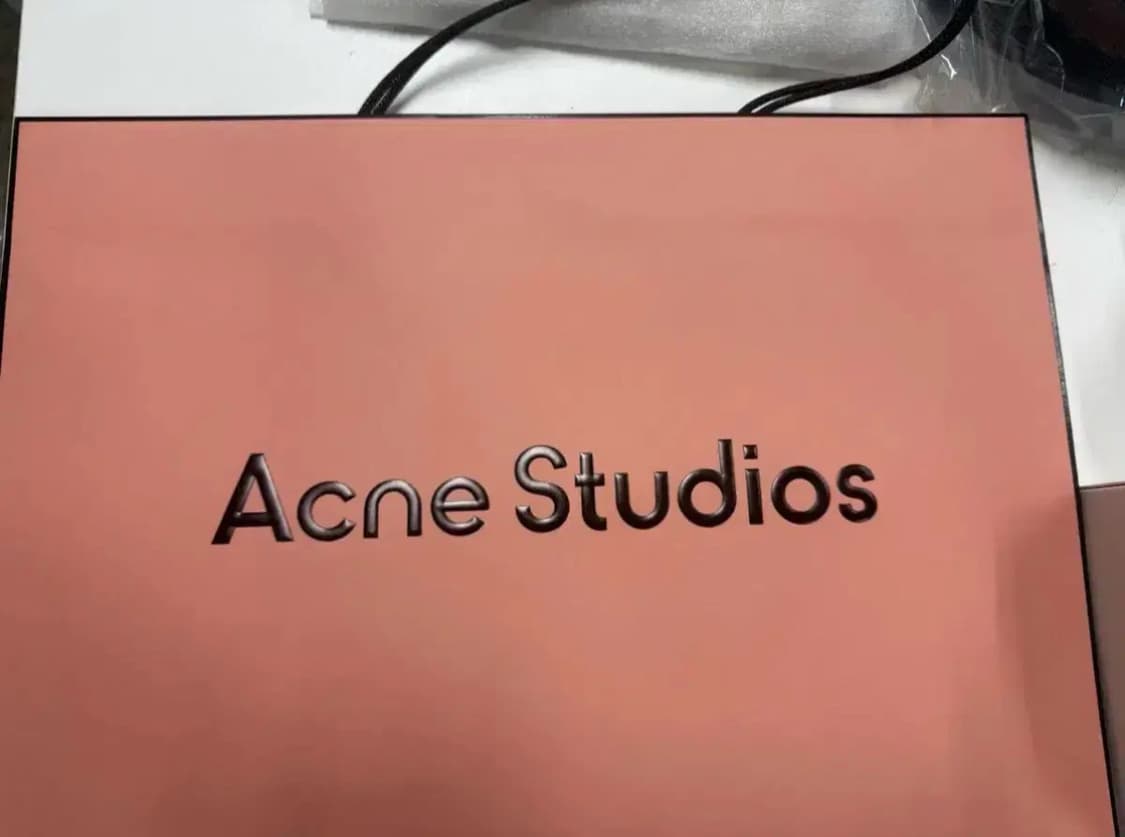 아크네 스튜디오 쇼핑백 스카프 머플러 니트 데님 코트 패딩 자켓 상품이미지2