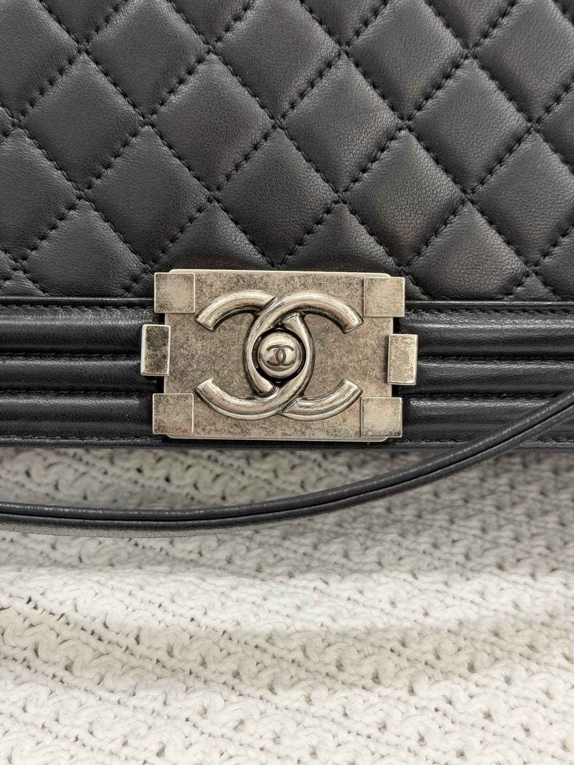 샤넬 보이백 라지 (뉴미듐) 블랙 은장 풀박스 19번대 상품이미지5