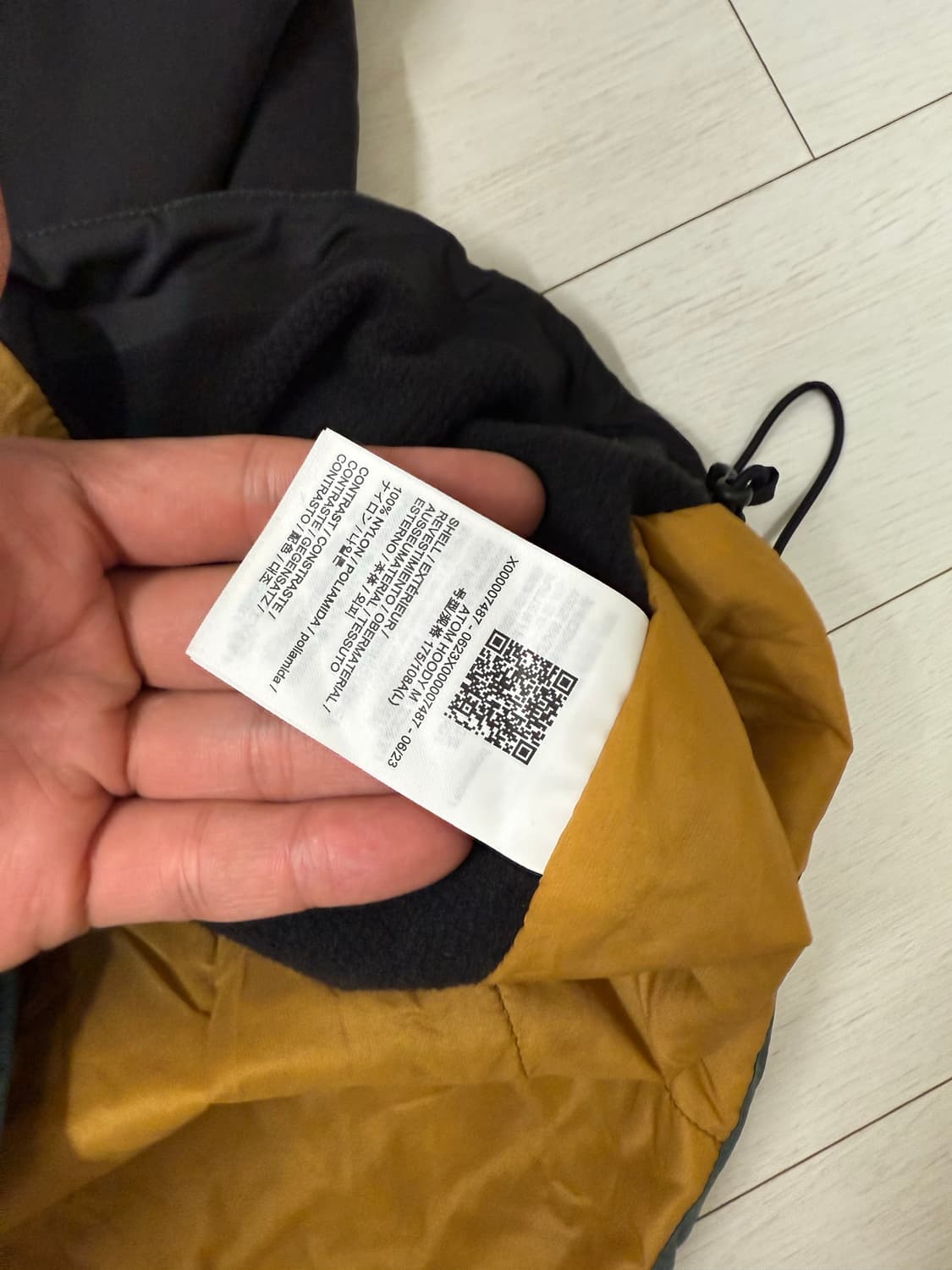 아크테릭스 아톰 후디 L 사이즈  상태 다 좋아요 마지막 사진 팔 뒤쪽  상품이미지4