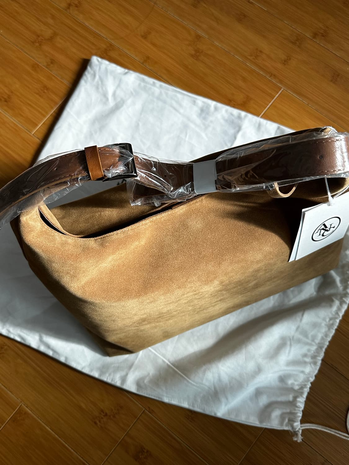 (새상품)아노에틱 스웨이드 호보백&카드월렛 세트 버터베이지 상품이미지4