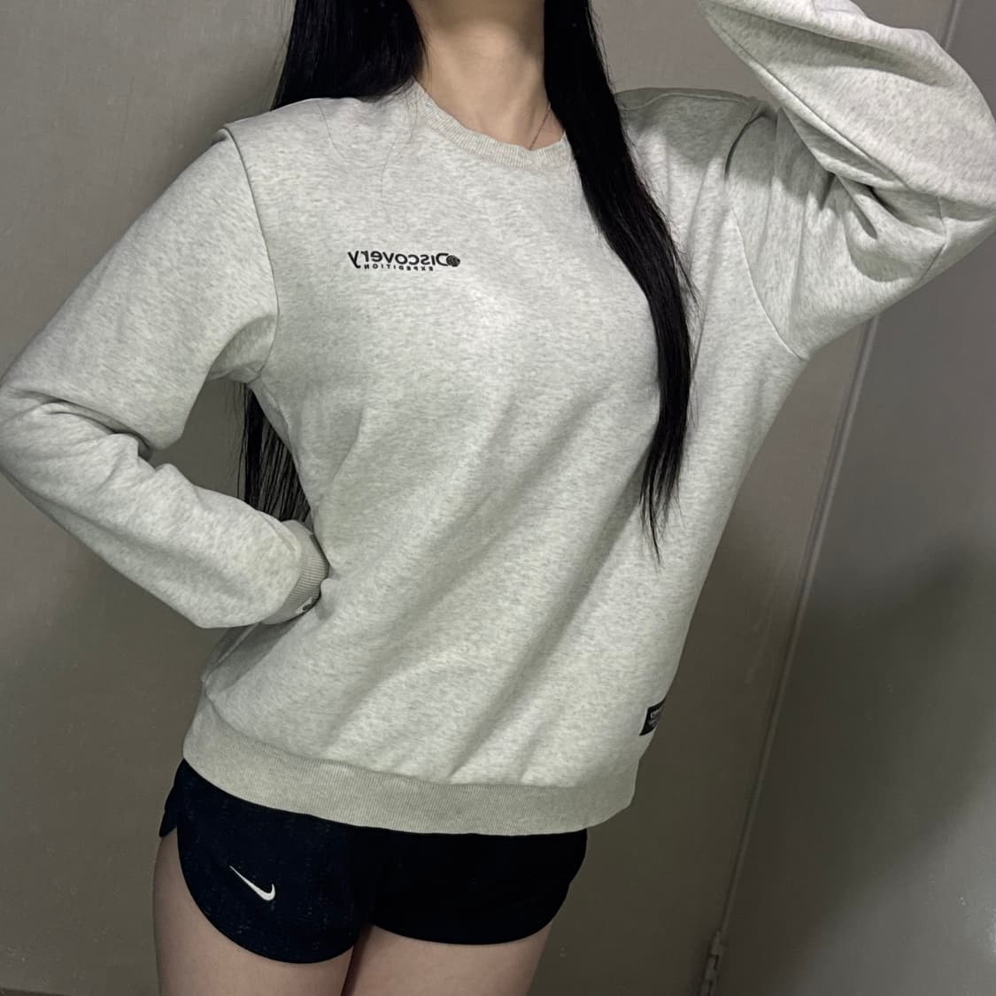 디스커버리 로고 메란지 맨투맨 🤍 상품이미지3