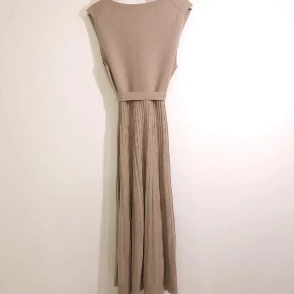 한섬 마인 울 100% 니트 플리츠 롱 원피스 (상태최상) 55 상품이미지3