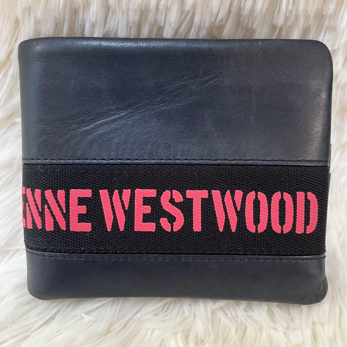 비비안 웨스트우드 레터링 가죽 지갑 상품이미지2