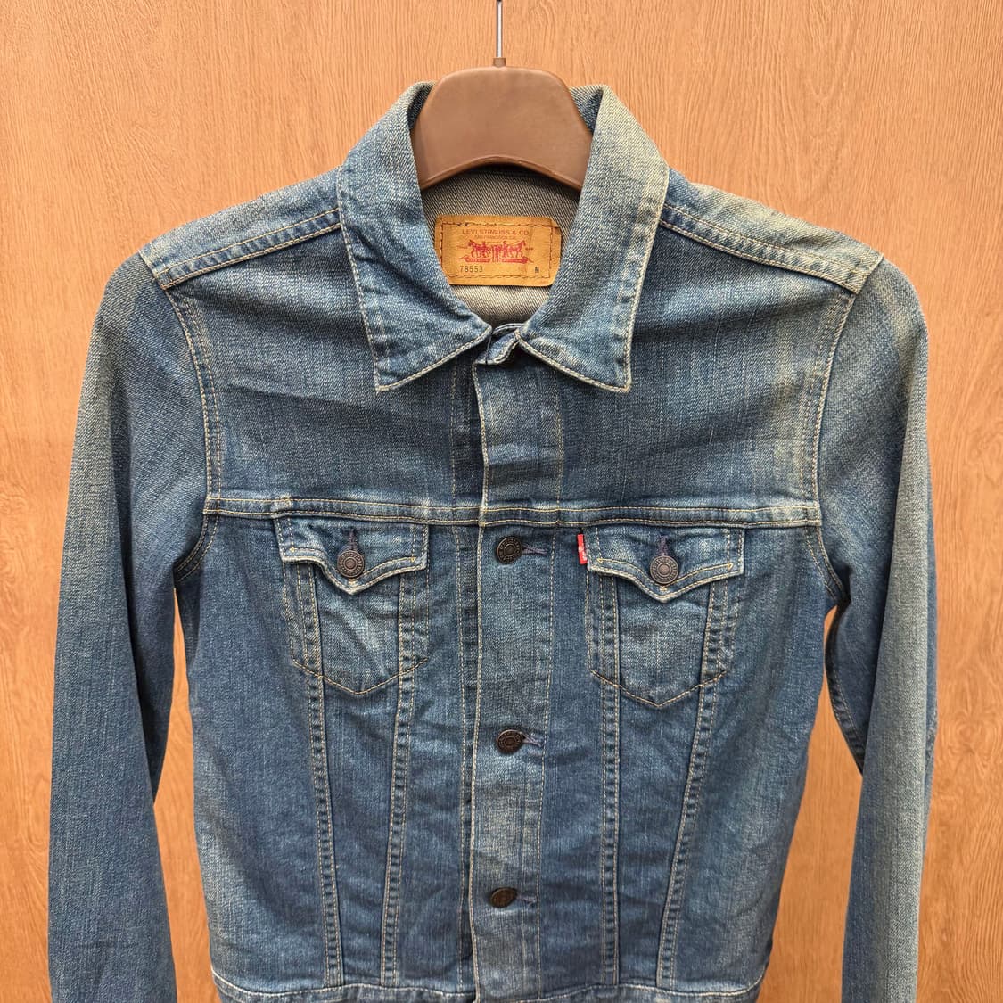 리바이스 데님 자켓 플랩 포켓 레드 로고 탭 디테일 슬림핏 인디고 블루 상품이미지4