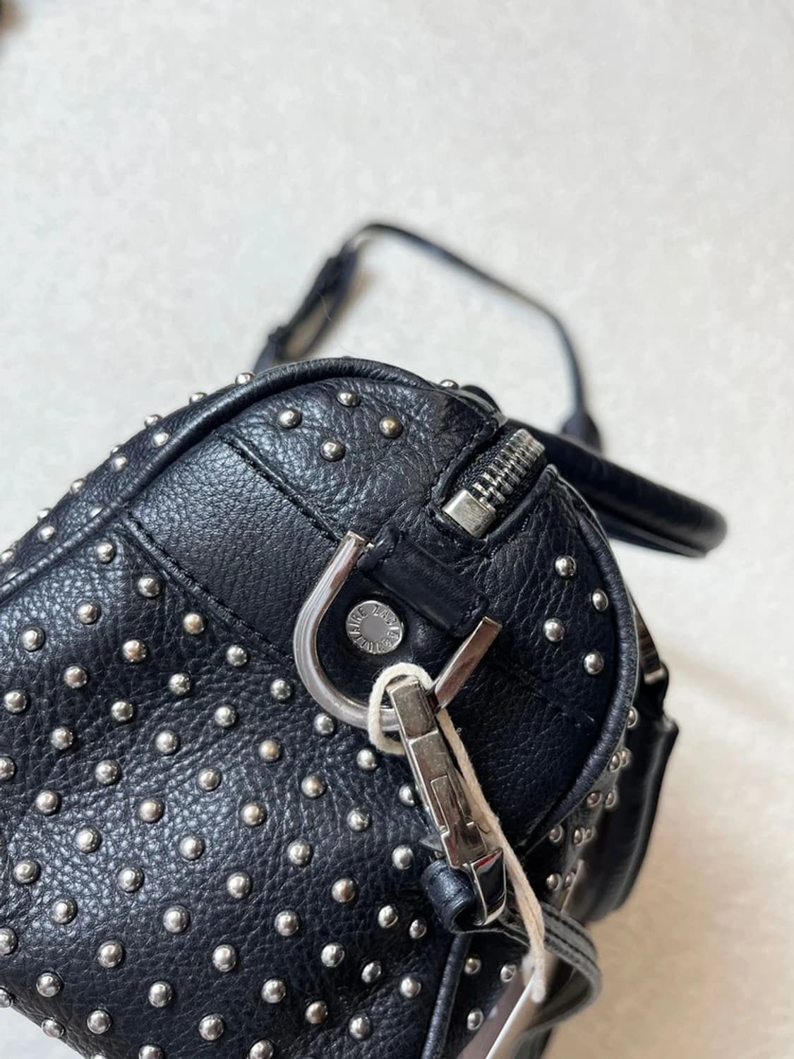 자딕앤볼테르 Y2K 그레인 가죽 스터드 써니 숄더백 A1673 상품이미지5