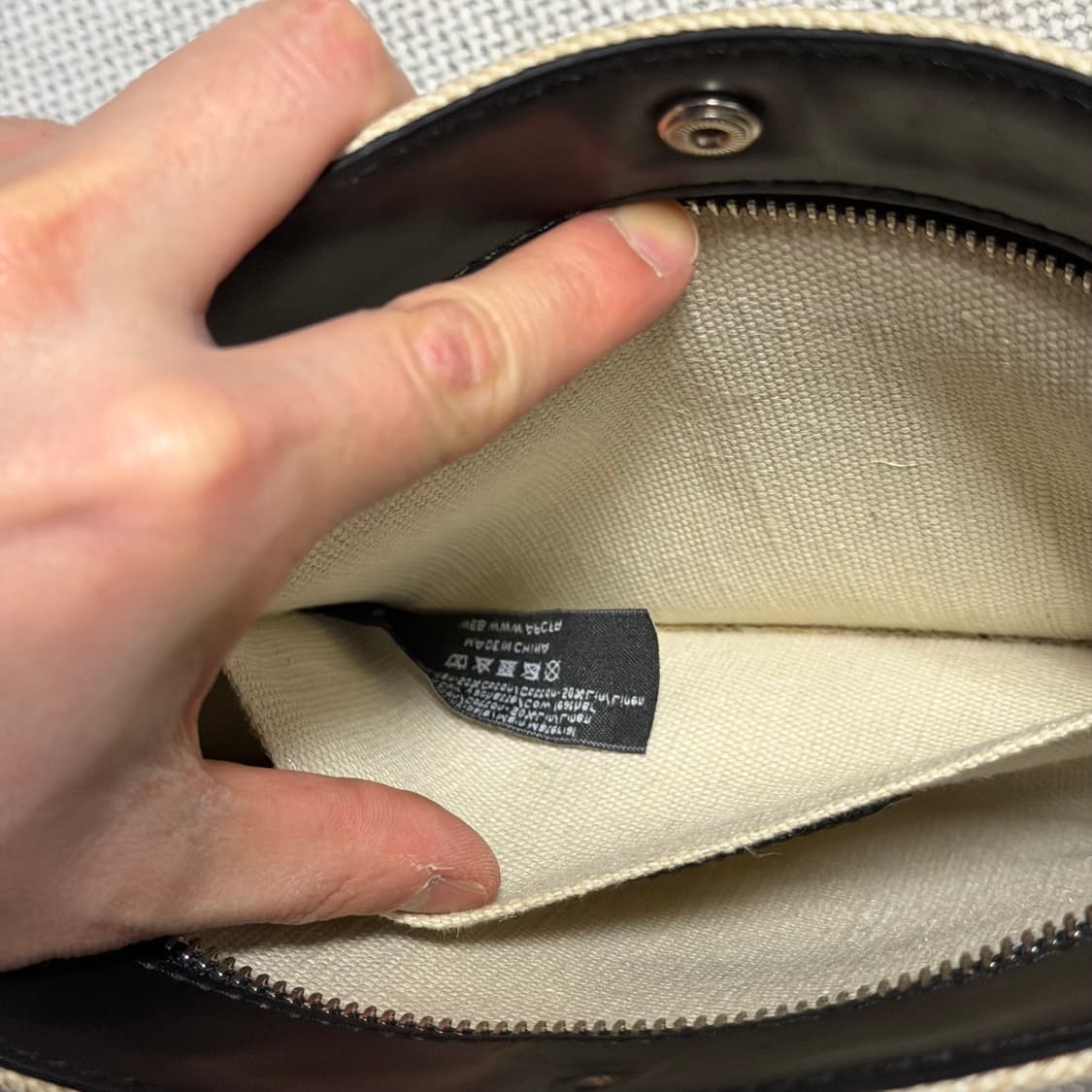 A.P.C. (아페쎄) 카밀 베이지 클러치백 상품이미지3