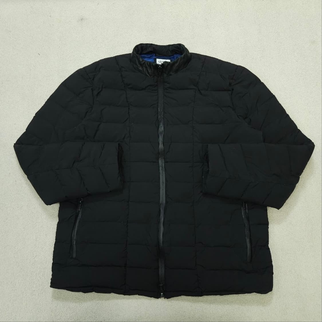 알마니꼴레지오니 경량 패딩 블랙 상품이미지2