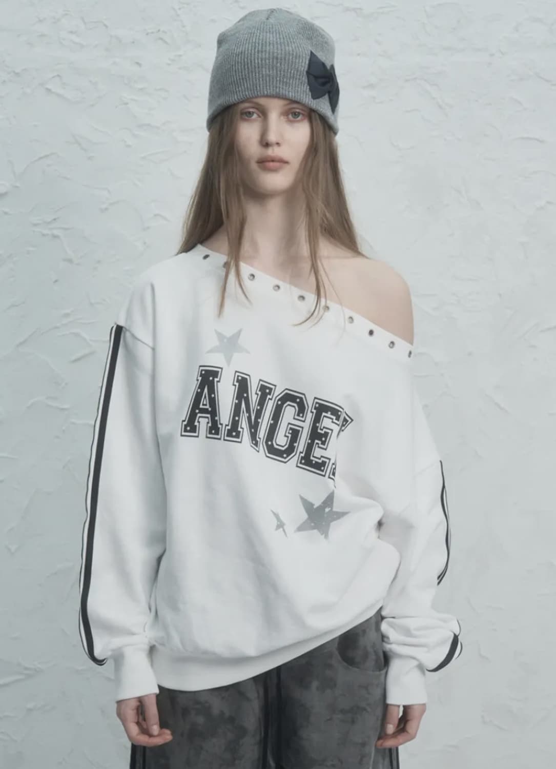 새상품 셋업이엑스이 엔젤 오프숄더 맨투맨 EYELET ANGEL 상품이미지1