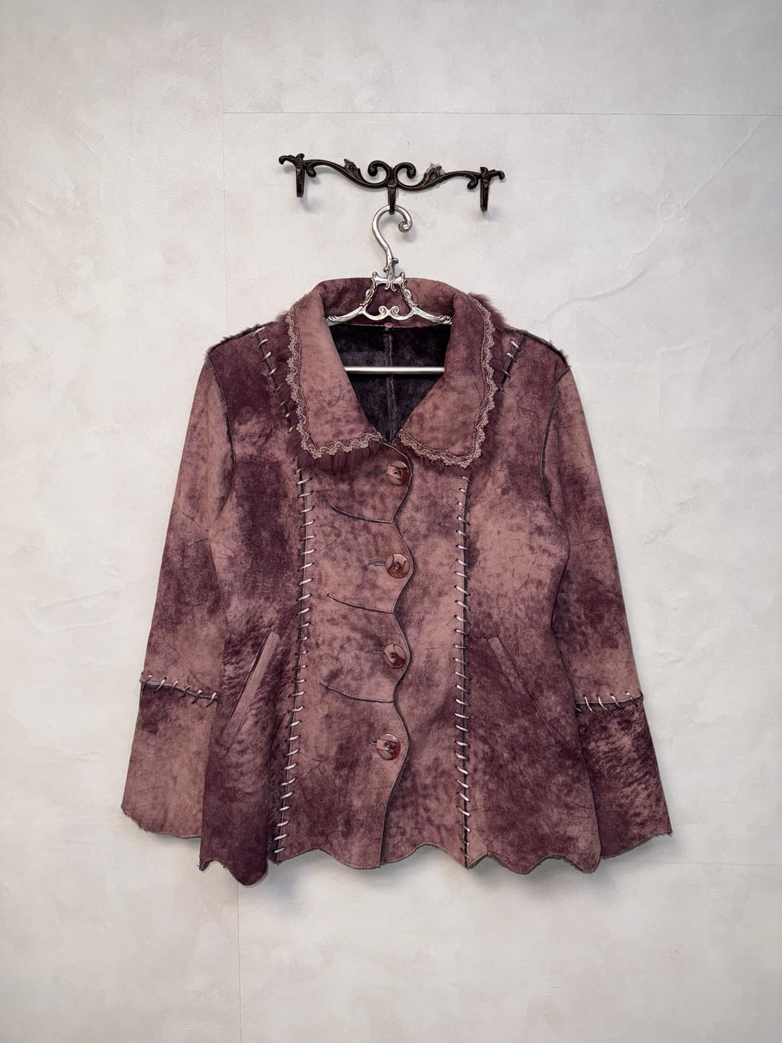 Indi pink tie dye fur trimmed stitch 무스탕 상품이미지1