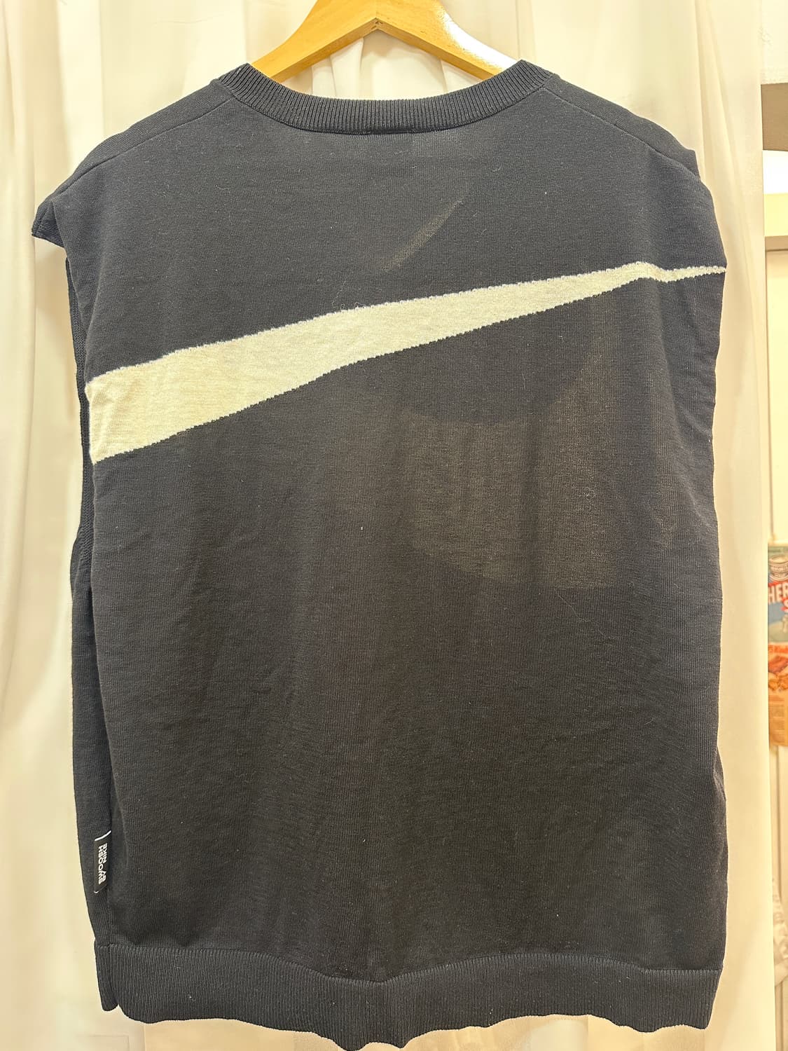 나이키 스우시 블랙 V넥 니트 베스트 상품이미지3