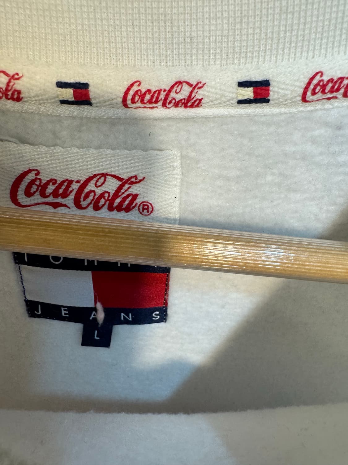 코카콜라x타미 맨투맨 상품이미지3