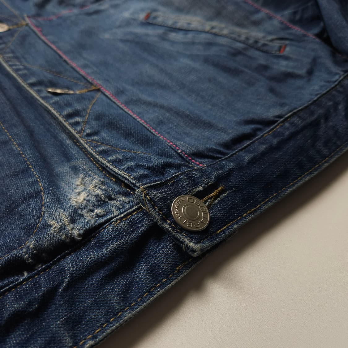 00s 디스퀘어드 빅로고 디테일 워싱 데님 트러커 자켓 (L)

-가격  상품이미지6