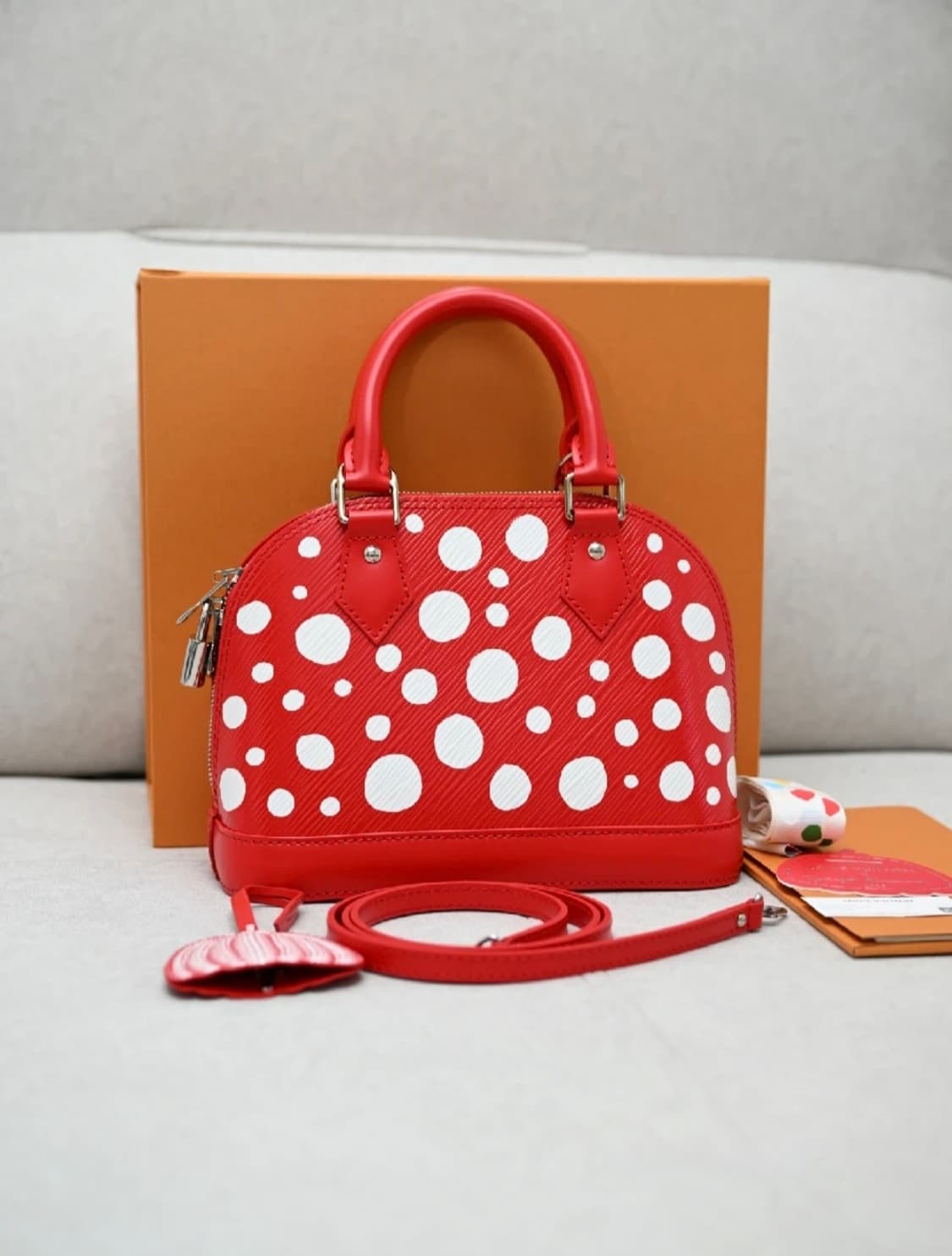 루이비통 알마 BB 레드 도트 백 상품이미지1