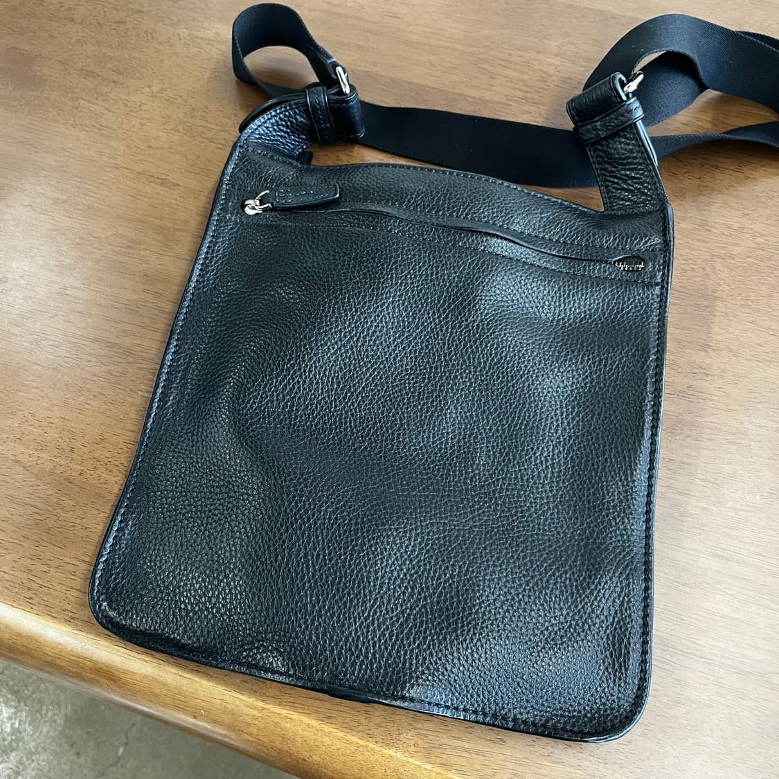 투미 레더 크로스백 상품이미지4