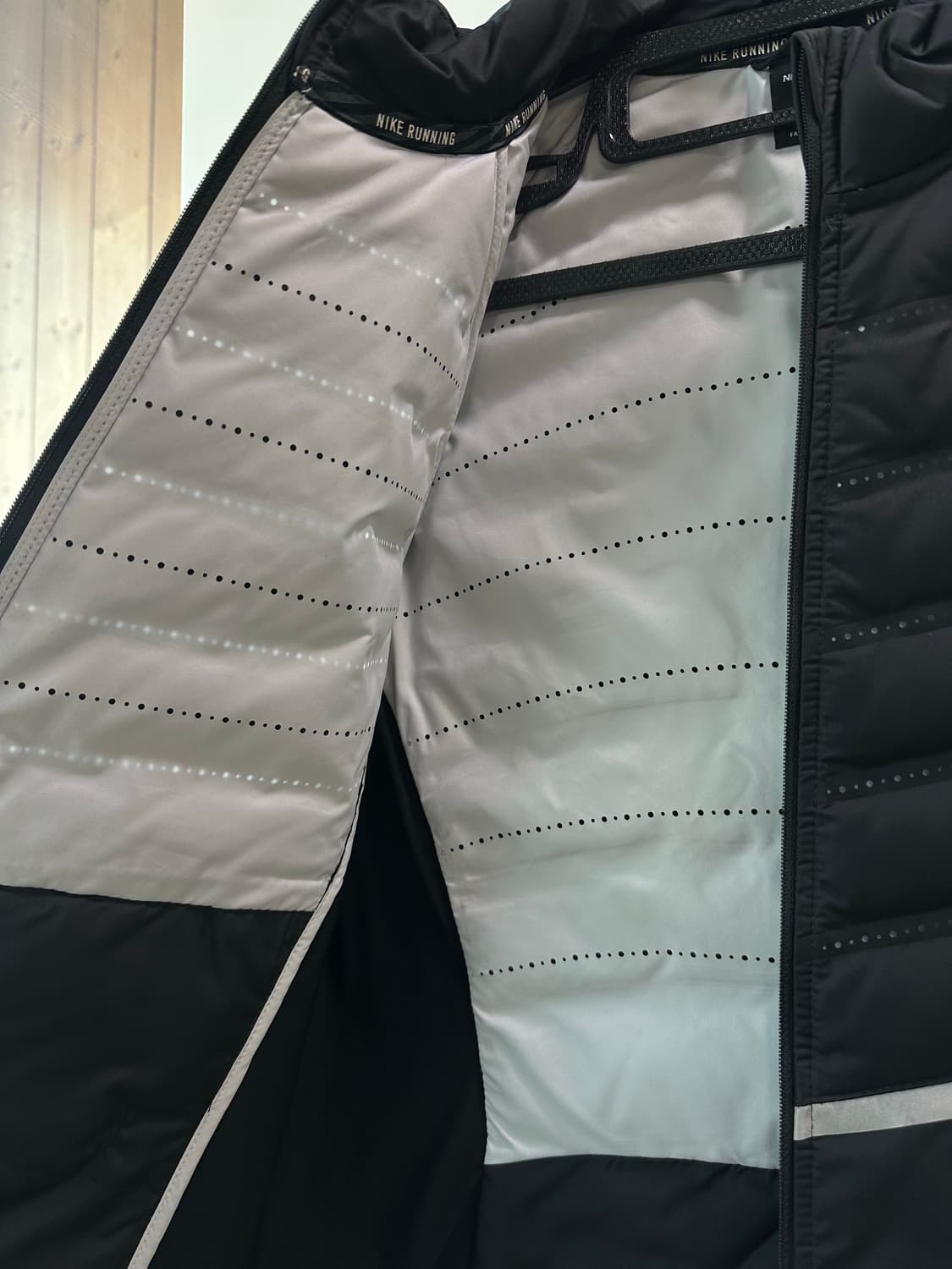 나이키 에어로로프트 경량 자켓 상품이미지3