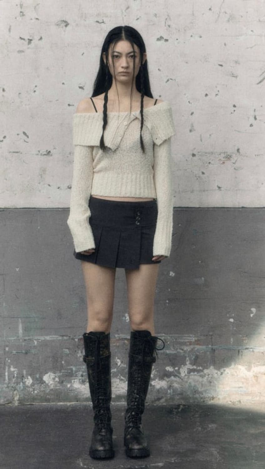 보헤미안서울 보헴서 단종 리브드 버튼 오프숄더 니트 아이보리 상품이미지1