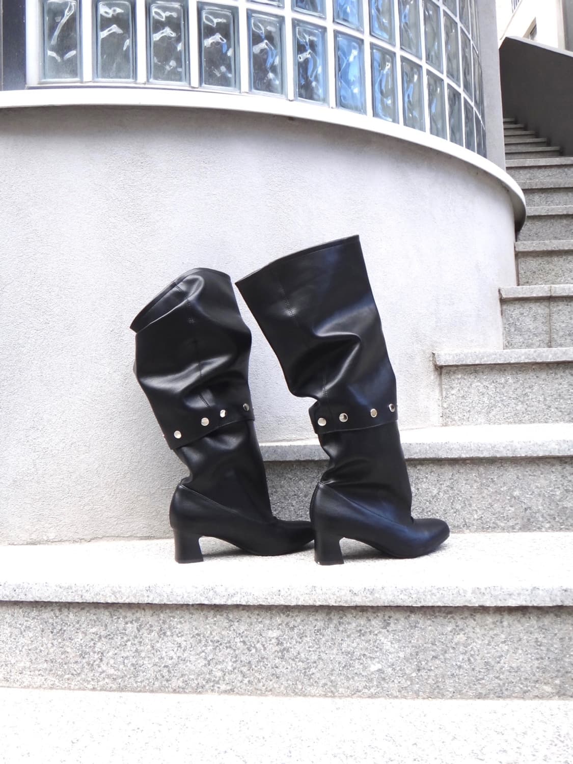 Multi-way stud boots / black &melt brown 상품이미지1