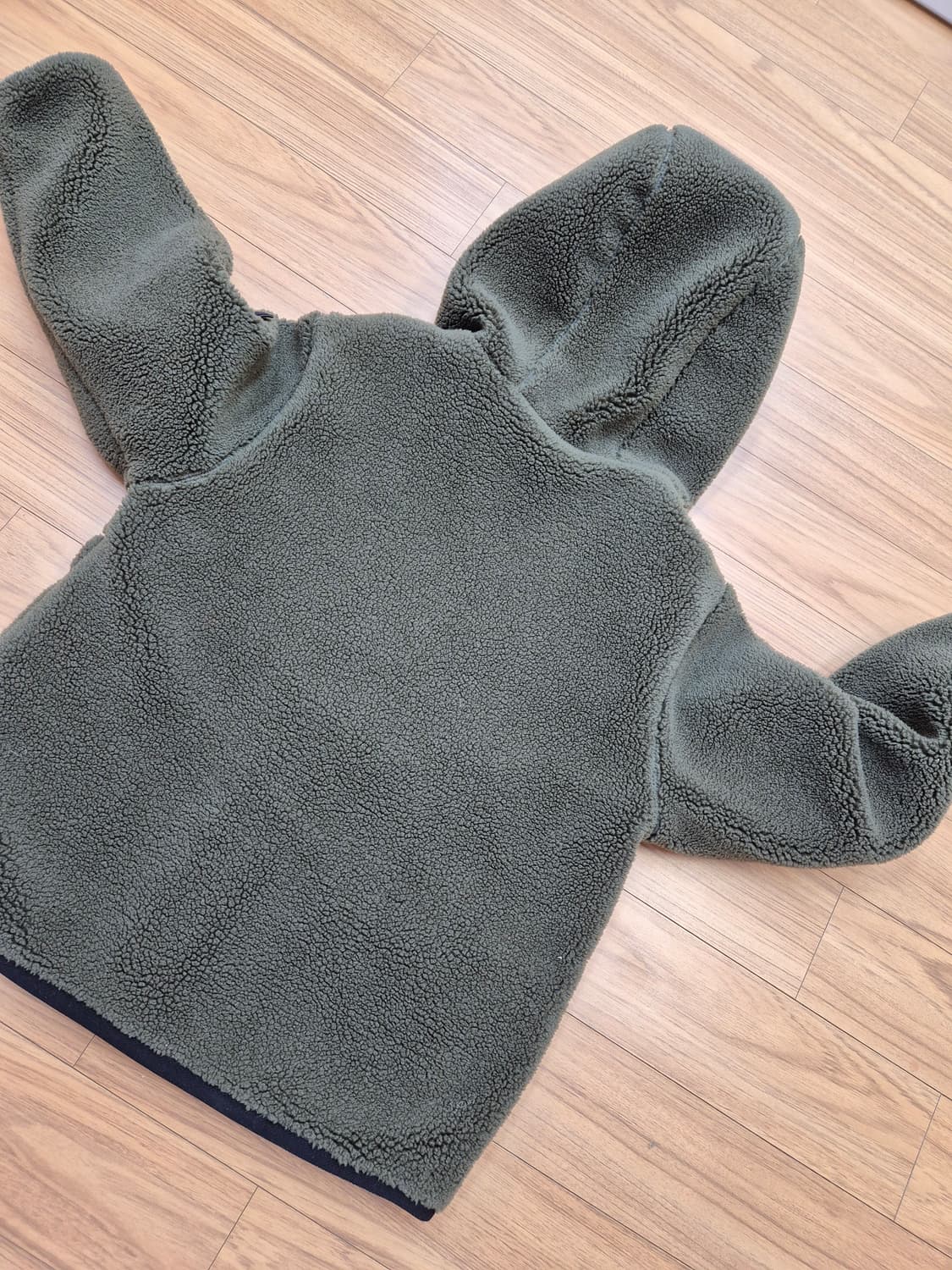 내셔널지오그래픽 키즈 뽀글이 후리스 판매합니다. 색상은 카키색이고, 사이 상품이미지3