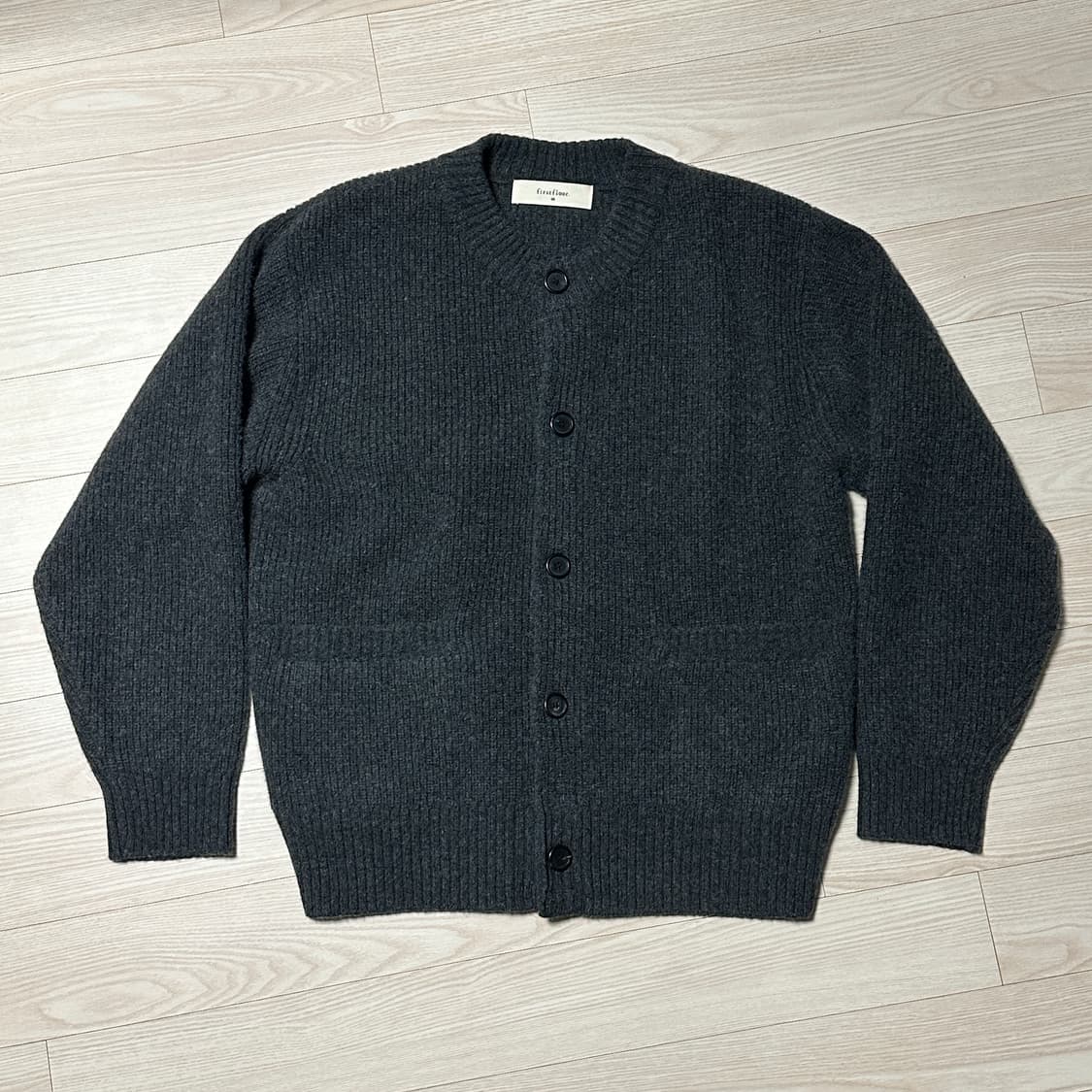 퍼스트 플로어 라운드넥 카디건 차콜 컬러 46사이즈 상품이미지2