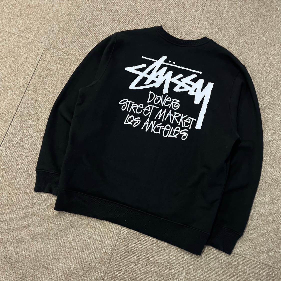 스투시 x 도버스트릿 마켓 LA  맨투맨 상품이미지1