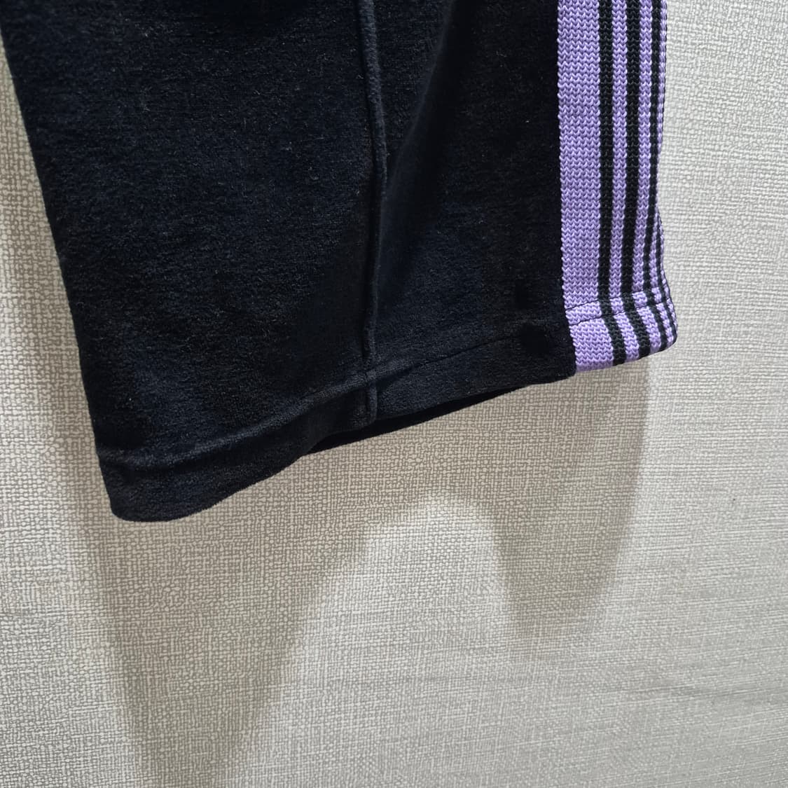(L) 니들스 벨루어 내로우 트랙팬츠 블랙 퍼플 kp227 상품이미지4