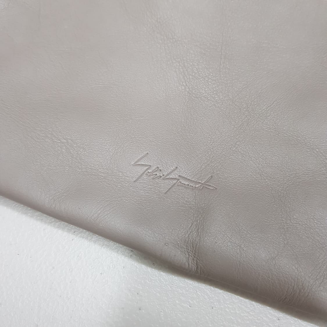 
Yohji Yamamoto discord 레더 크로스백 상품이미지4