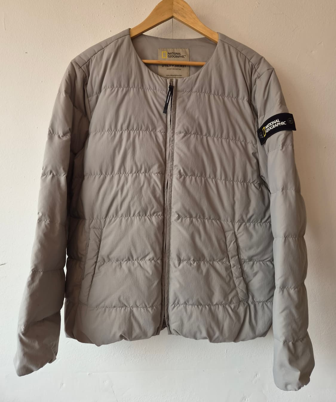 내셔널지오그래픽 남성 노카라덕다운경량패딩 상품이미지1