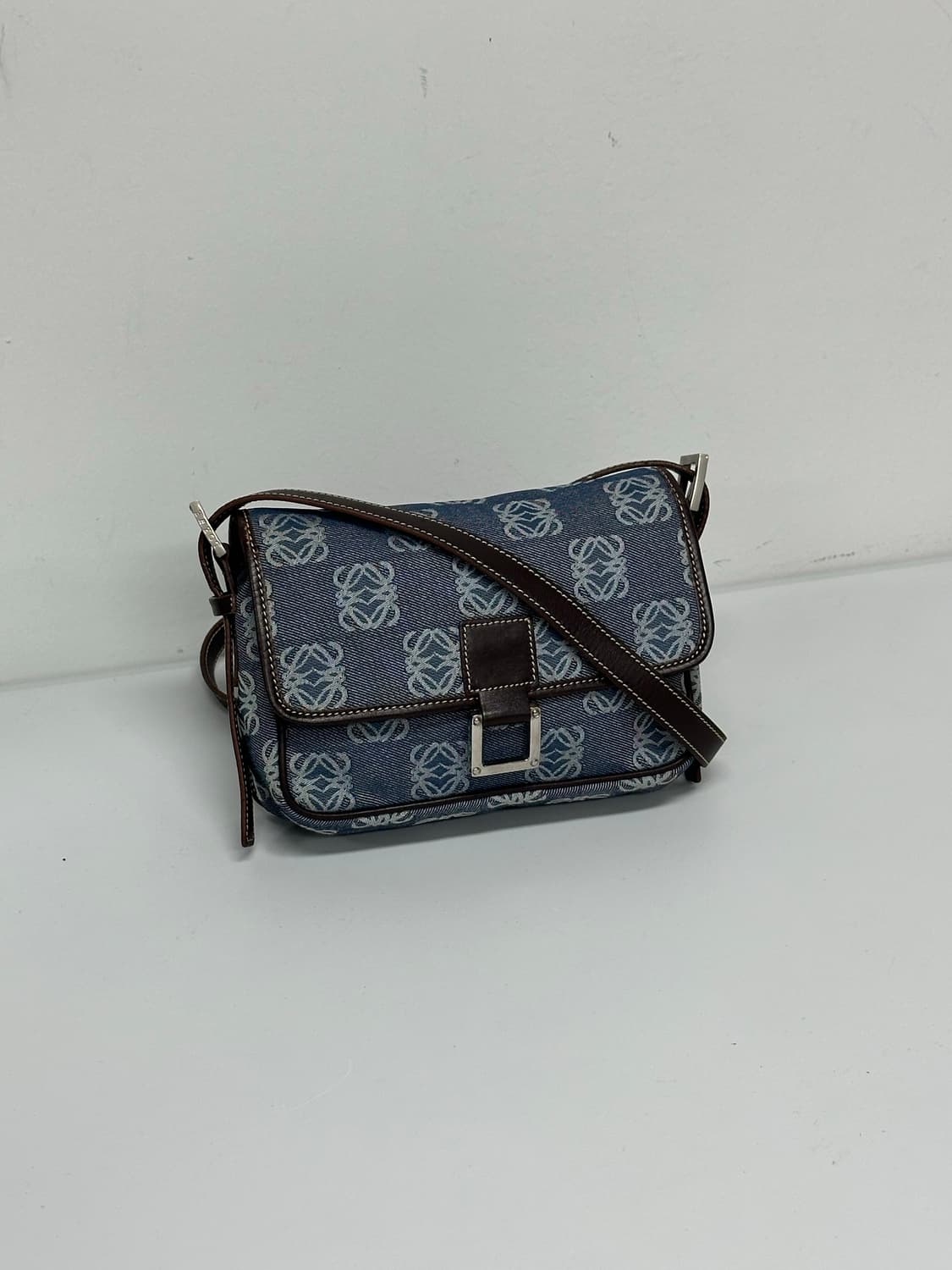 로에베 아나그램 로고 데님 캔버스 미니백 크로스백 상품이미지1