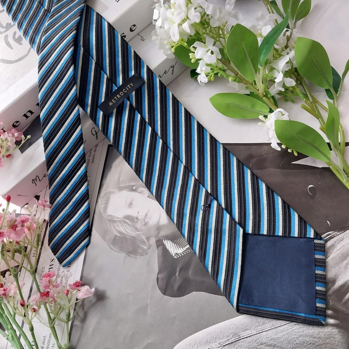 메트로시티 실크 블루 스트라이프 넥타이 8.7cm A+등급 K2111
 상품이미지5