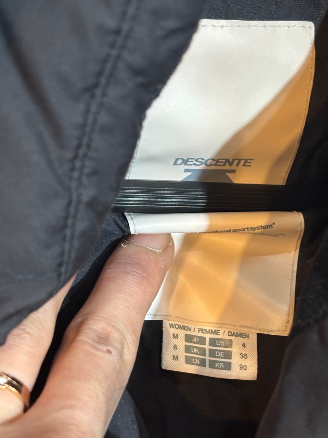 데상트 롱패딩 블랙  상품이미지5