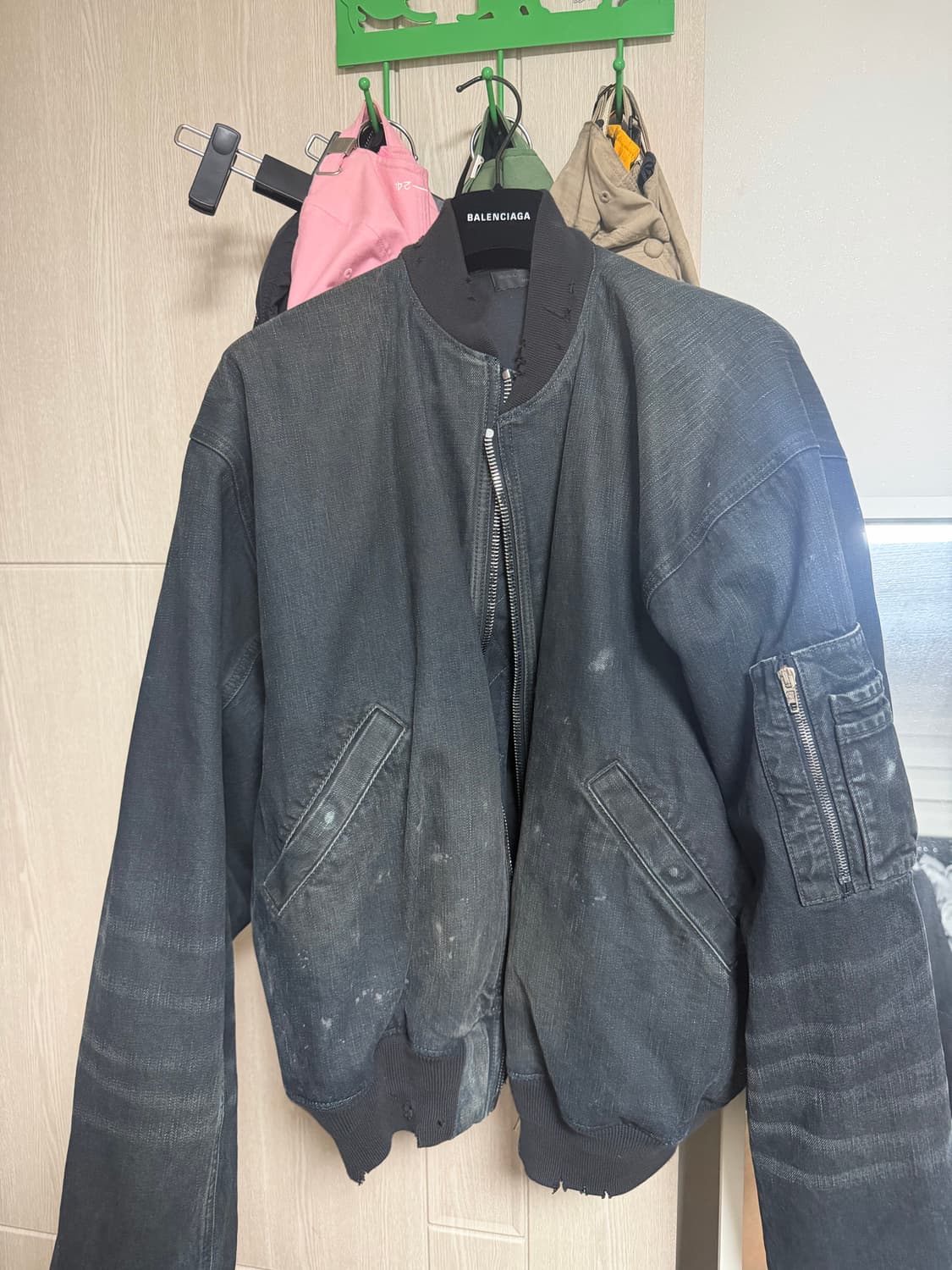 발렌시아가 25ss 데님봄버 판매합니다. 상품이미지1