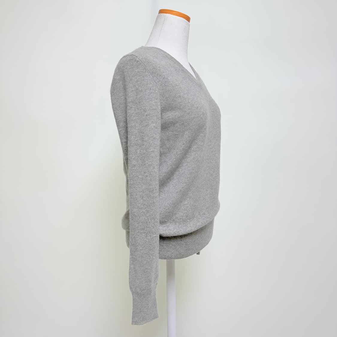 [캐시미어 100%] 유니클로 그레이 브이넥 니트 M 상품이미지2