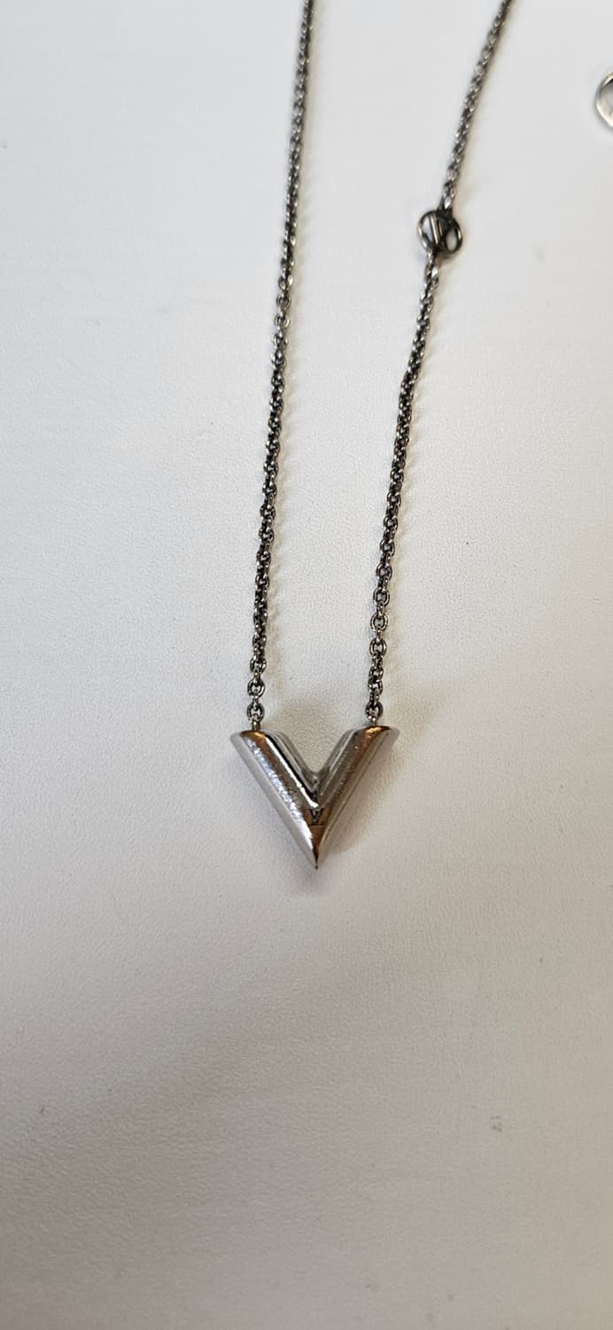 루이비통 에센셜 v 팔라듐 서플 목걸이 정품 상품이미지4