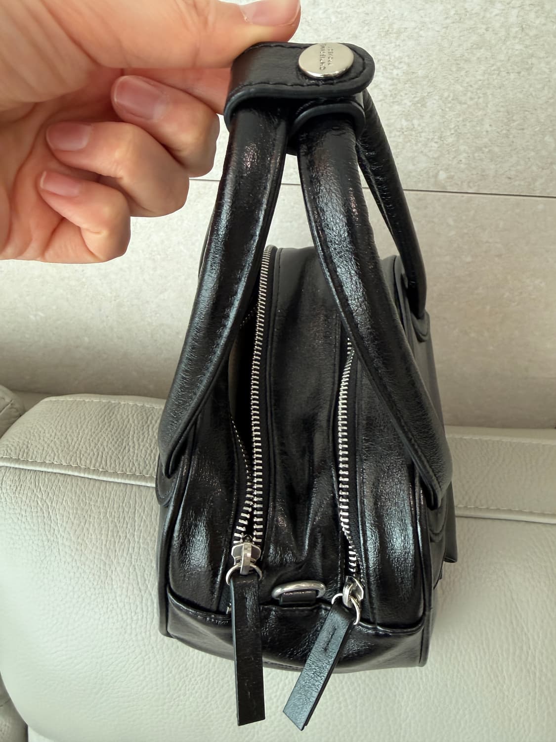 미사용 새상품 / 미니백 / 투지퍼 수납 / 은은한 블랙 상품이미지3