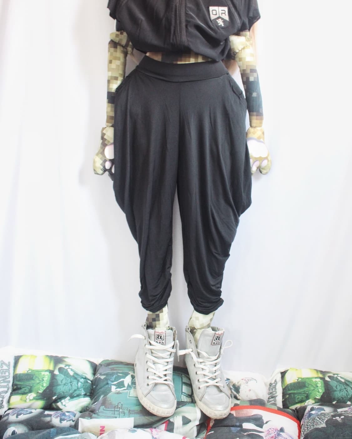 Midnight cocoon drape carpri pants 상품이미지1