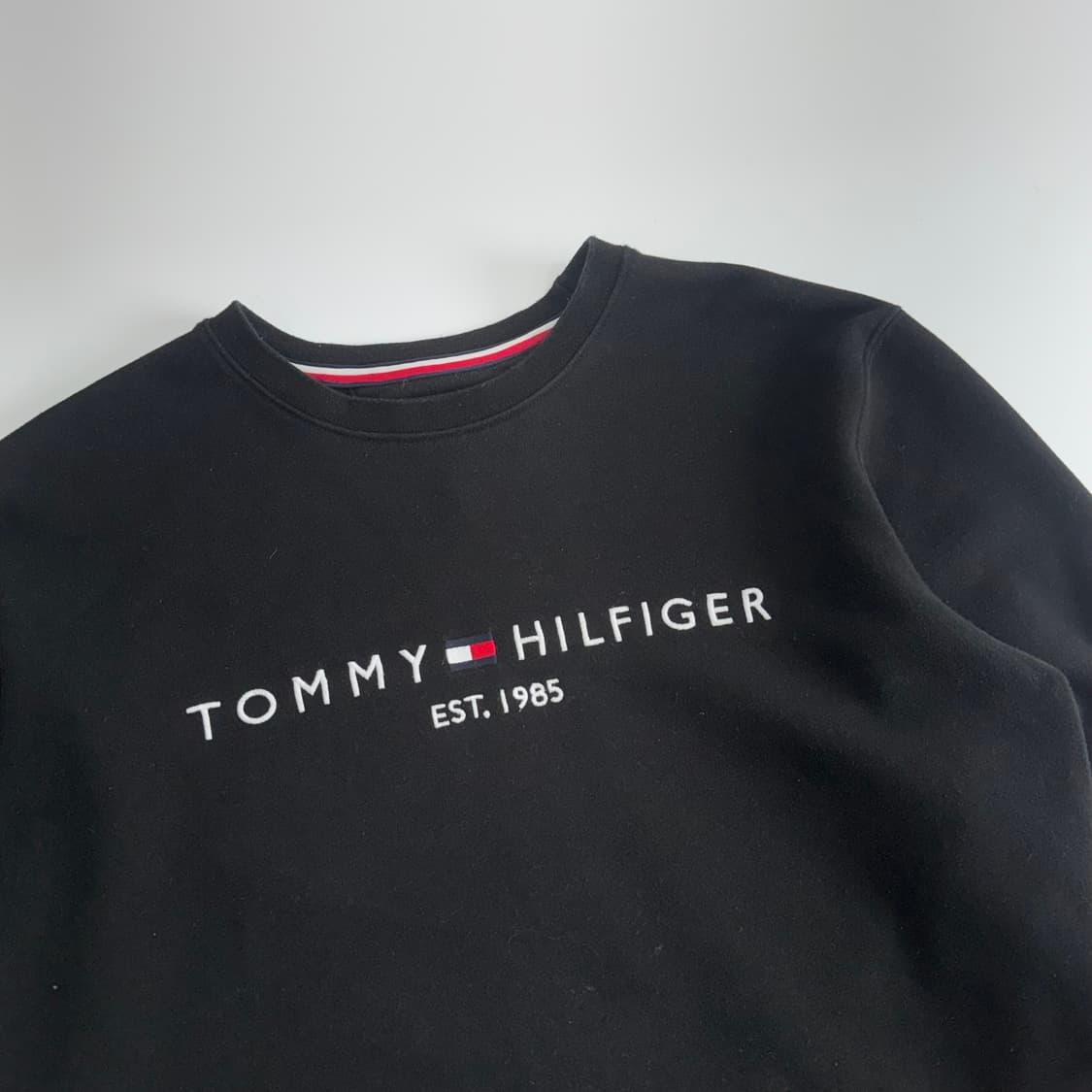Tommy Hilfiger 타미힐피거 스펠아웃 로고 블랙 맨투맨 상품이미지4