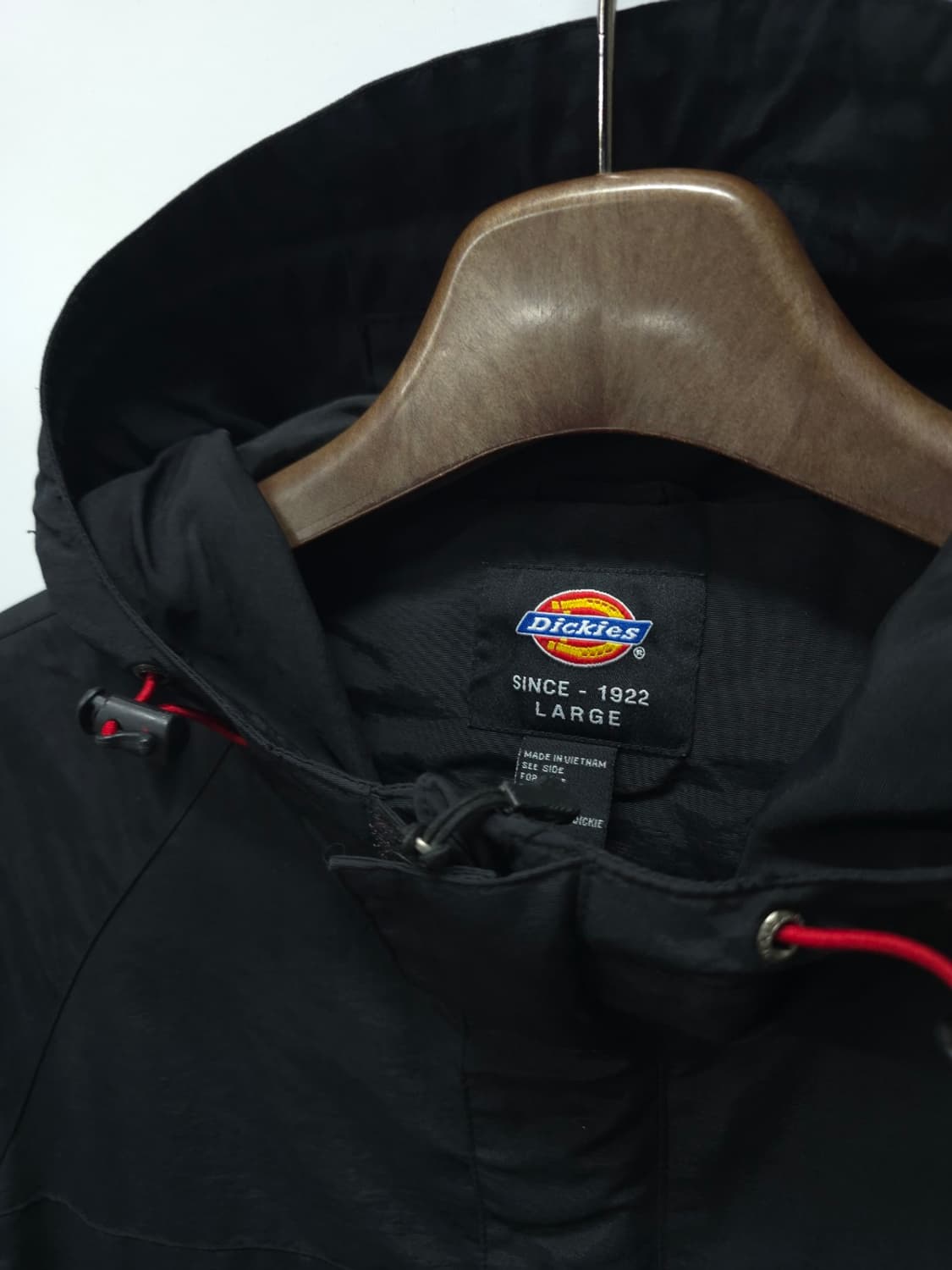 ​디키즈(Dickies) 올블랙 자수 로고 후드 바람막이 자켓 (L) 상품이미지4