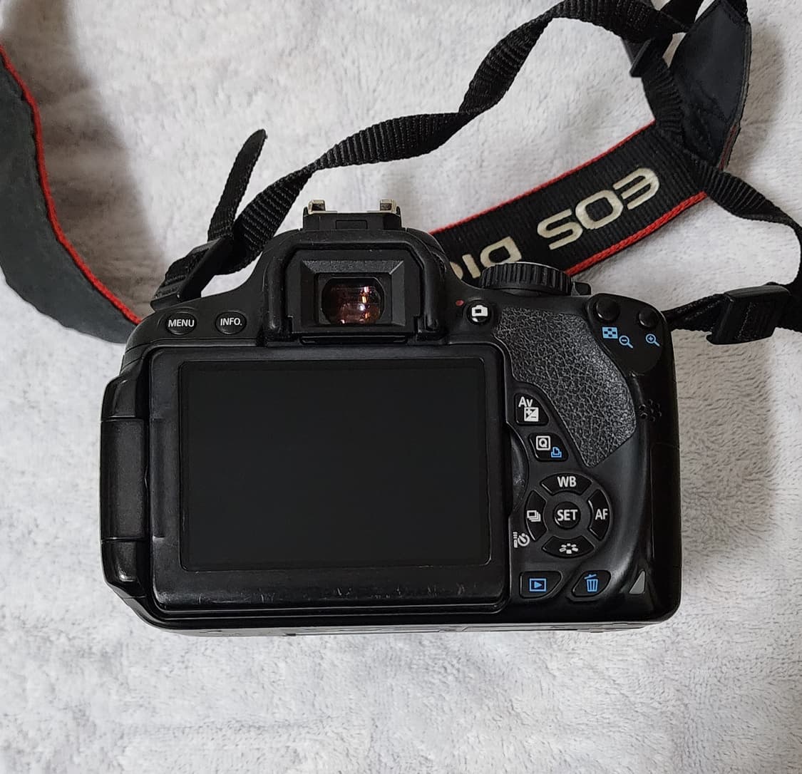 캐논 EOS 650D 카메라와 18-55mm 렌즈팝니다. 상품이미지5