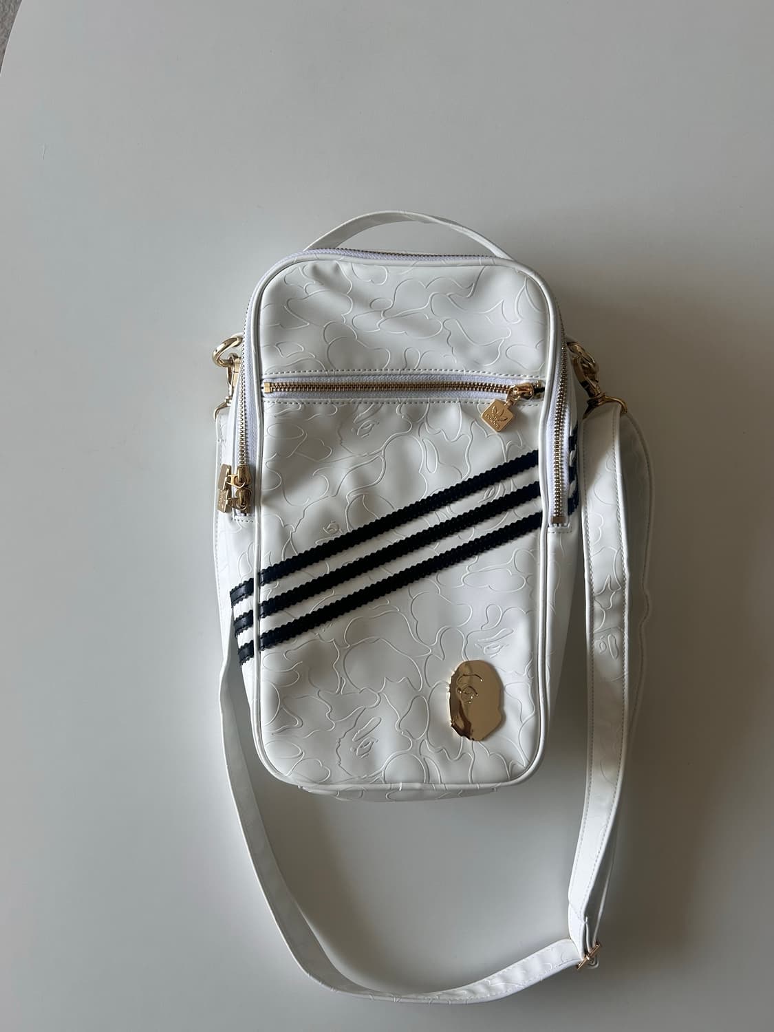 베이프 X 아디다스 숄더백 상품이미지1