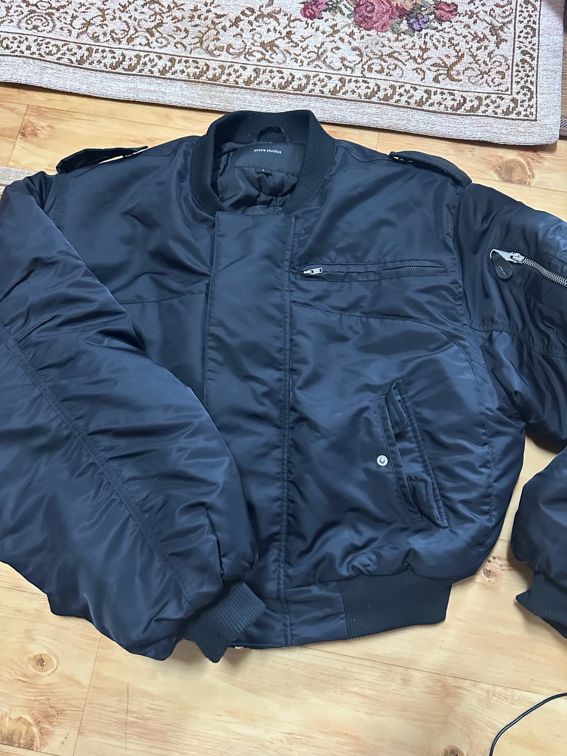 엔타이어스튜디오 봄버 상품이미지1