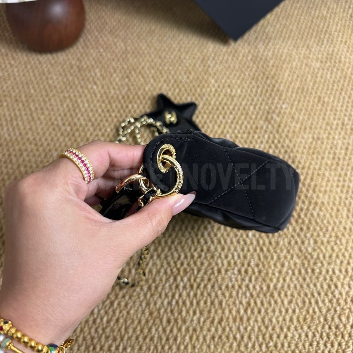  샤넬뷰티 벨벳 별참 체인 반달 호보백 크로스백 신상 상품이미지3