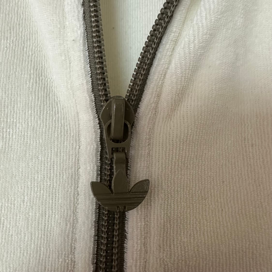 우먼M 아디다스 벨벳 트랙탑 저지 크림 상품이미지4