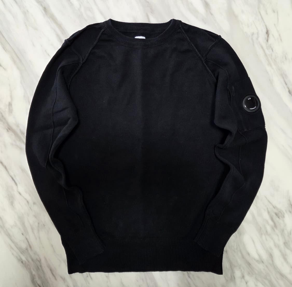 씨피컴퍼니 렌즈 와펜 니트 상품이미지1